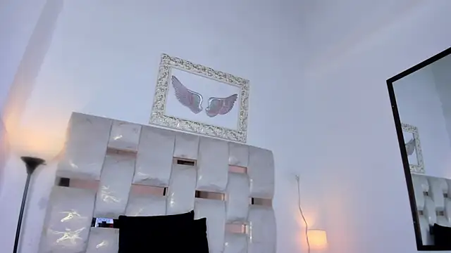 Lola Blondie online show from November 18, 2025, 12:20 pm