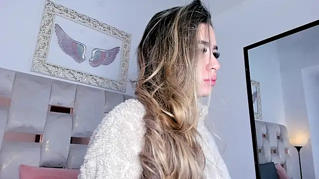 Lola Blondie online show from November 24, 2025, 12:27 pm