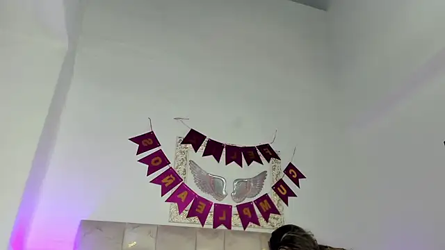 Lola Blondie online show from December 16, 2025, 12:32 pm