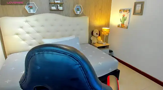  LiilyWong online show from March 22, 2025, 5:39 am