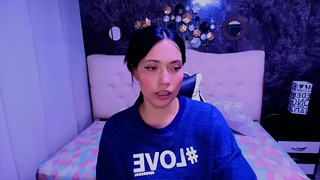  LiilyWong online show from September 20, 2025, 4:57 am