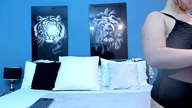 SophiaQueens online show from November 20, 2025, 7:57 pm