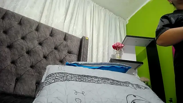 ANA-BULLOCK- online show from October 3, 2025, 12:24 pm