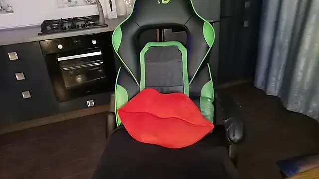 emlana online show from February 5, 2025, 6:26 pm