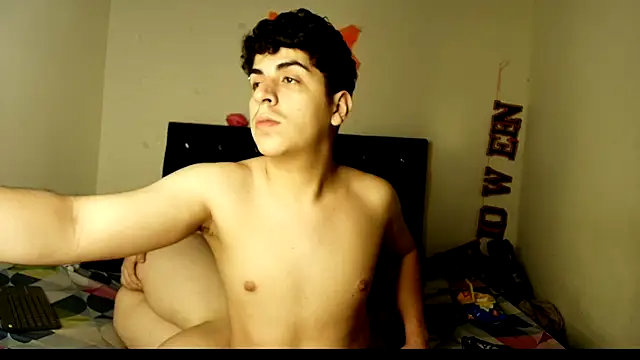 Snapshot of Kymberlyandlucas2 chatting on October 23, 2025, 4:23 am Kymberlyandlucas2 online show from October 23, 2025, 4:23 am