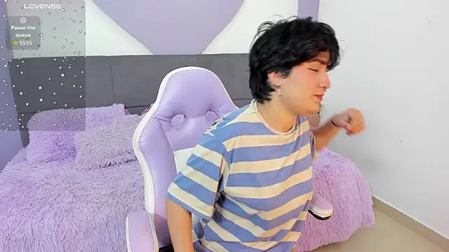 Snapshot of emma_cute7 chatting on April 2, 2026, 9:51 am emma cute7 online show from April 2, 2026, 9:51 am