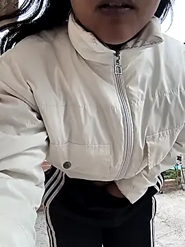 bella warzon online show from October 5, 2025, 8:07 pm