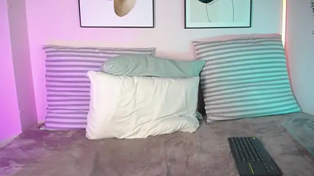 naia xo online show from March 21, 2025, 11:23 pm