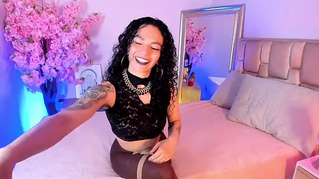 naia xo online show from December 1, 2025, 9:09 pm