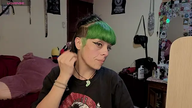 freyaa sorcerees online show from December 15, 2025, 4:39 am