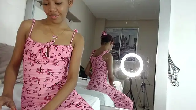 willow smitt online show from November 9, 2025, 12:58 pm