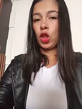 Snapshot of Nathaly_12 chatting on May 25, 2026, 6:14 pm Nathaly 12 online show from May 25, 2026, 6:14 pm
