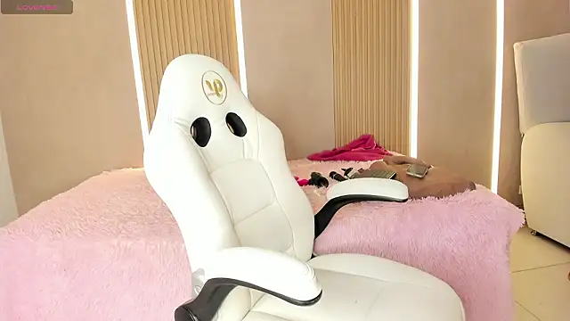 stephany summer online show from March 16, 2026, 7:40 pm