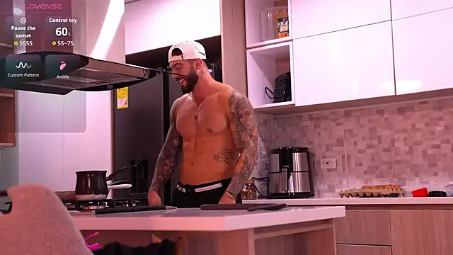 Snapshot of OLIVER_COLT chatting on September 11, 2025, 12:22 am OLIVER COLT online show from September 11, 2025, 12:22 am