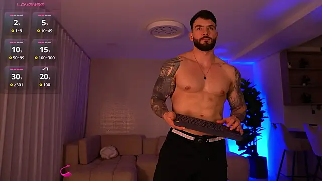 Snapshot of OLIVER_COLT chatting on October 22, 2025, 11:26 pm OLIVER COLT online show from October 22, 2025, 11:26 pm