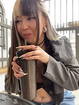 VictoriaGerard Pink online show from September 8, 2025, 4:39 pm