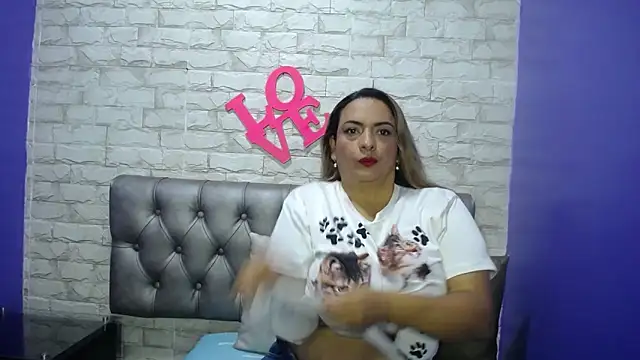 Snapshot of Milf-Prettyboobs chatting on May 11, 2026, 5:10 pm Milf-Prettyboobs online show from May 11, 2026, 5:10 pm