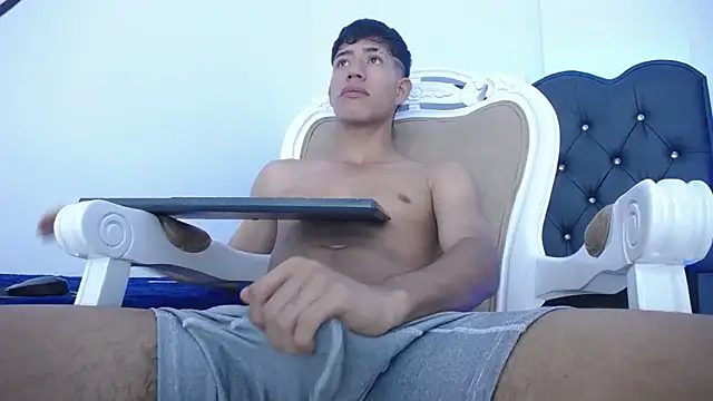 dareck 18 online show from March 12, 2025, 2:30 am