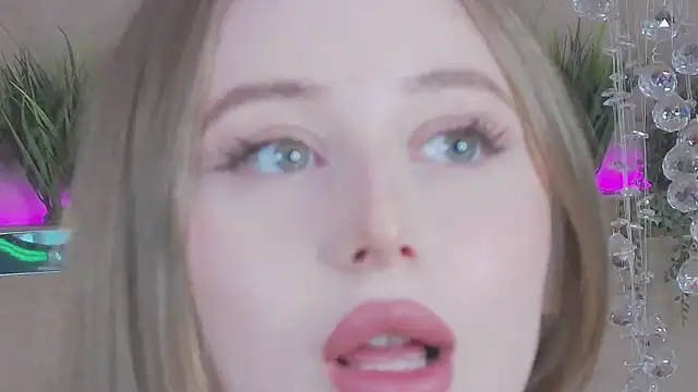 GraceSecrett online show from March 18, 2025, 2:26 pm