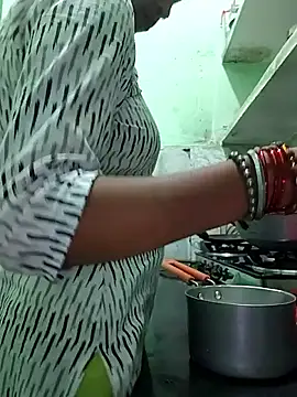 Hotty-Nidhi online show from October 18, 2025, 4:41 pm