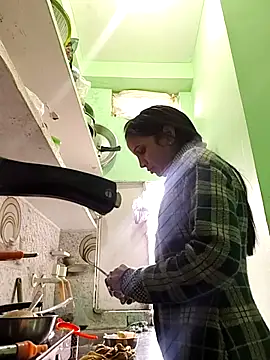 Hotty-Nidhi online show from December 22, 2025, 4:53 am