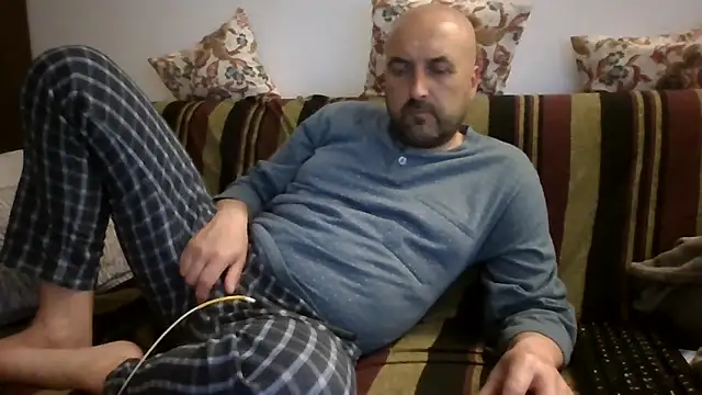 Snapshot of maxxxio12 chatting on May 8, 2026, 7:08 pm maxxxio12 online show from May 8, 2026, 7:08 pm