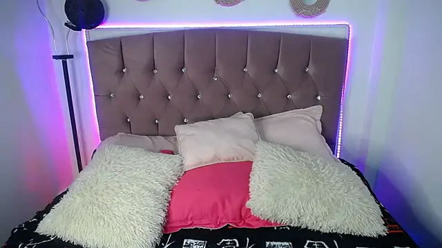 Snapshot of charlotte_walker1 chatting on March 16, 2025, 1:28 am charlotte walker1 online show from March 16, 2025, 1:28 am