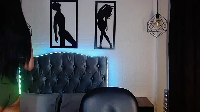 agatha rodriguez online show from February 25, 2026, 7:01 pm