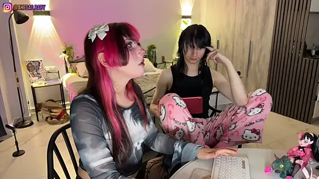 Snapshot of h3ntai_baby chatting on July 15, 2026, 6:24 pm h3ntai baby online show from July 15, 2026, 6:24 pm