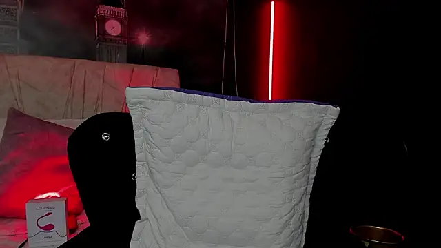 Lilith Thompson online show from March 14, 2025, 6:39 pm