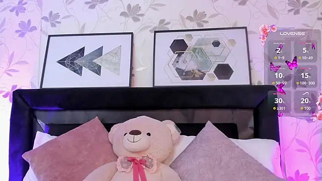 Lilith Thompson online show from September 21, 2025, 9:16 pm