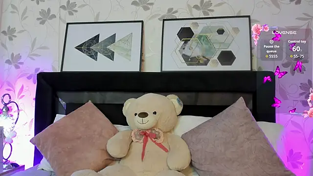 Lilith Thompson online show from September 23, 2025, 1:47 pm