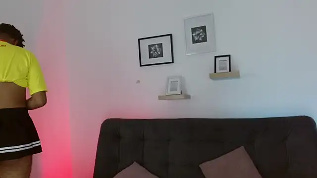 Snapshot of julian_vogue chatting on March 20, 2025, 6:53 pm julian vogue online show from March 20, 2025, 6:53 pm