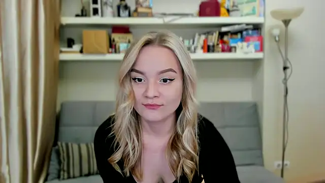 Snapshot of Kara_Smith_ chatting on October 1, 2025, 10:38 pm Kara Smith online show from October 1, 2025, 10:38 pm