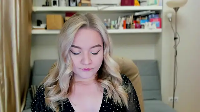 Snapshot of Kara_Smith_ chatting on October 3, 2025, 9:01 pm Kara Smith online show from October 3, 2025, 9:01 pm