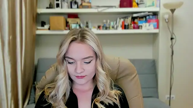 Snapshot of Kara_Smith_ chatting on October 4, 2025, 10:41 pm Kara Smith online show from October 4, 2025, 10:41 pm