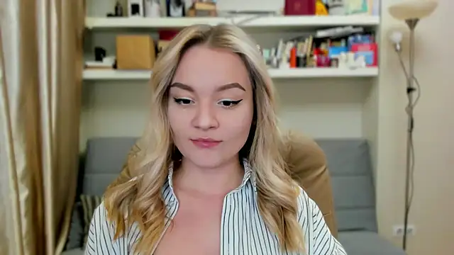 Snapshot of Kara_Smith_ chatting on October 5, 2025, 9:02 pm Kara Smith online show from October 5, 2025, 9:02 pm