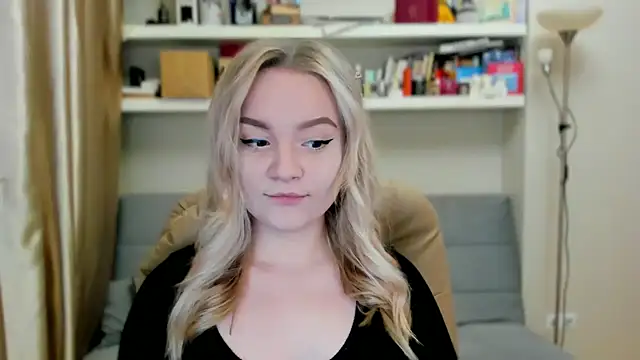 Snapshot of Kara_Smith_ chatting on October 8, 2025, 11:13 pm Kara Smith online show from October 8, 2025, 11:13 pm