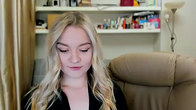 Snapshot of Kara_Smith_ chatting on October 11, 2025, 9:24 pm Kara Smith online show from October 11, 2025, 9:24 pm