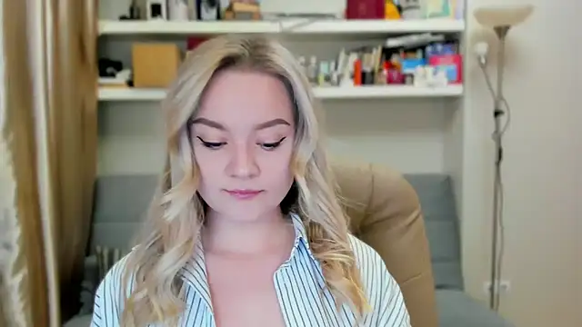 Snapshot of Kara_Smith_ chatting on October 12, 2025, 10:42 pm Kara Smith online show from October 12, 2025, 10:42 pm