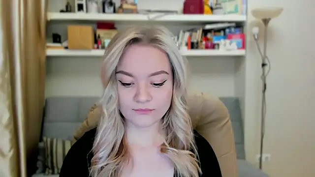 Snapshot of Kara_Smith_ chatting on October 18, 2025, 10:10 pm Kara Smith online show from October 18, 2025, 10:10 pm