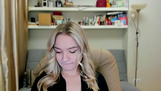 Snapshot of Kara_Smith_ chatting on October 19, 2025, 9:37 pm Kara Smith online show from October 19, 2025, 9:37 pm