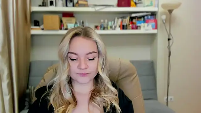 Snapshot of Kara_Smith_ chatting on October 23, 2025, 10:52 pm Kara Smith online show from October 23, 2025, 10:52 pm