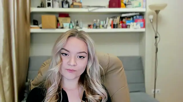 Snapshot of Kara_Smith_ chatting on October 25, 2025, 10:37 pm Kara Smith online show from October 25, 2025, 10:37 pm