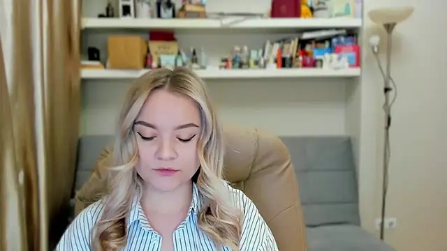 Snapshot of Kara_Smith_ chatting on October 26, 2025, 10:36 pm Kara Smith online show from October 26, 2025, 10:36 pm