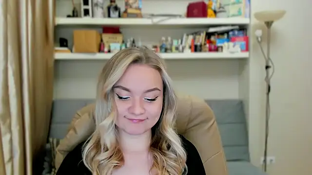 Snapshot of Kara_Smith_ chatting on October 31, 2025, 12:11 am Kara Smith online show from October 31, 2025, 12:11 am