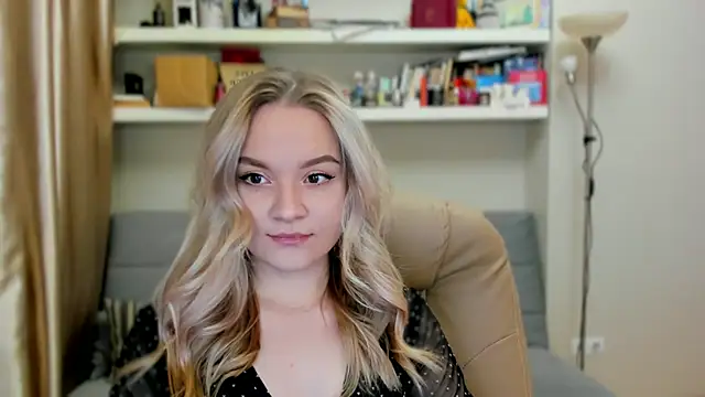 Snapshot of Kara_Smith_ chatting on October 31, 2025, 11:06 pm Kara Smith online show from October 31, 2025, 11:06 pm