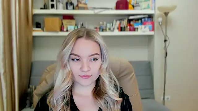 Snapshot of Kara_Smith_ chatting on November 1, 2025, 11:07 pm Kara Smith online show from November 1, 2025, 11:07 pm