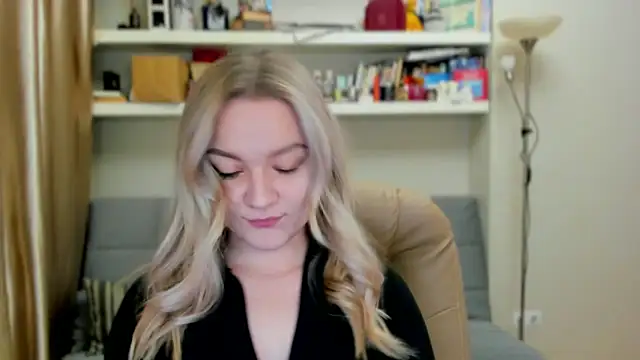 Snapshot of Kara_Smith_ chatting on November 3, 2025, 12:13 am Kara Smith online show from November 3, 2025, 12:13 am