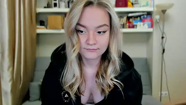 Snapshot of Kara_Smith_ chatting on November 5, 2025, 11:05 pm Kara Smith online show from November 5, 2025, 11:05 pm